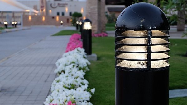 Comment Utiliser L'Éclairage, le Decking et les Pergolas Pour Créer un Jardin Parfait