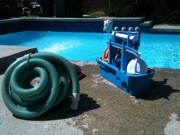 Comment Nettoyer et Entretenir Votre Piscine Correctement